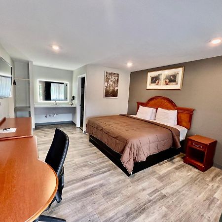 Ozark Inn & Suites エクステリア 写真