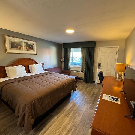 Ozark Inn & Suites エクステリア 写真