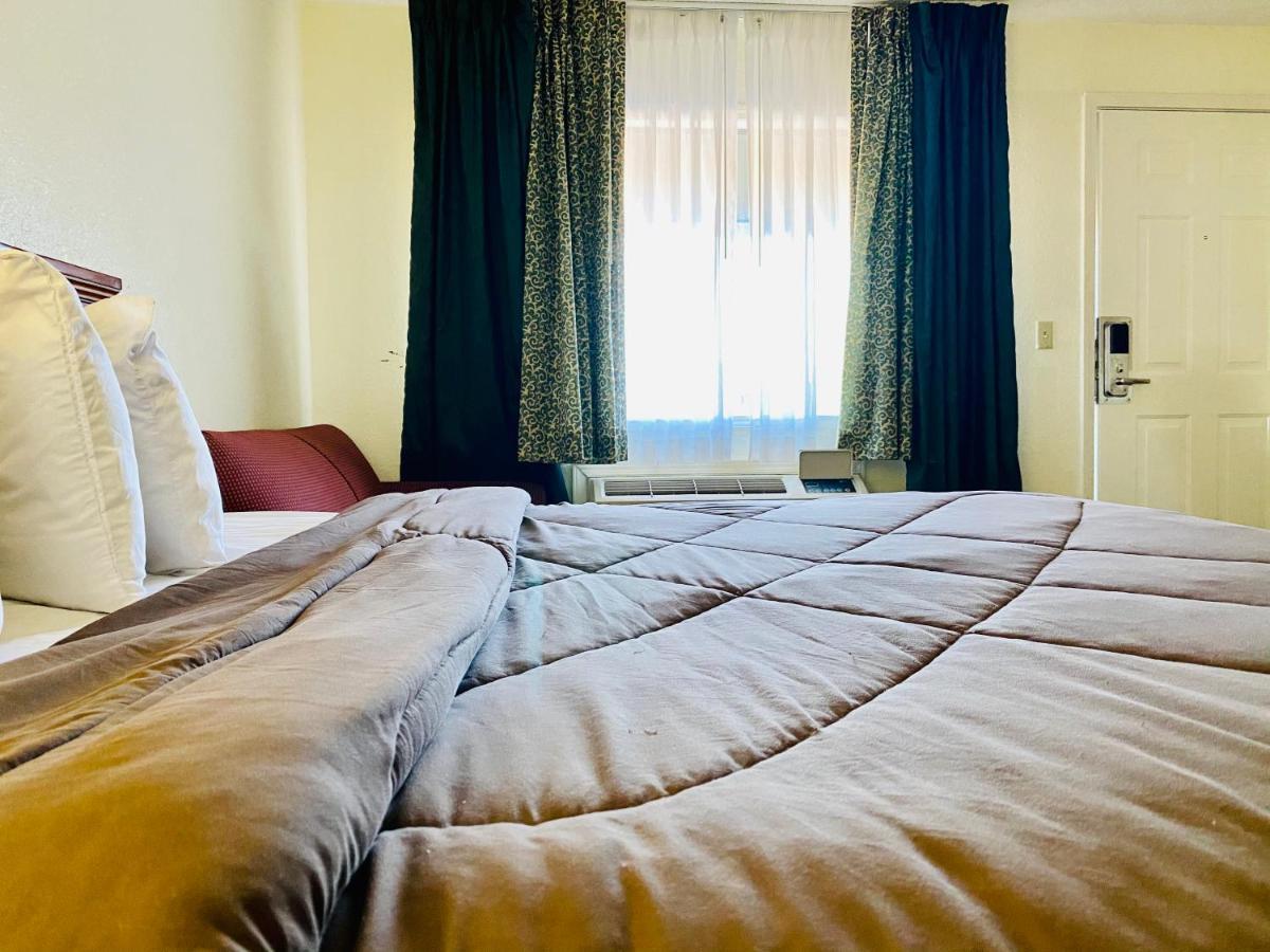 Ozark Inn & Suites エクステリア 写真