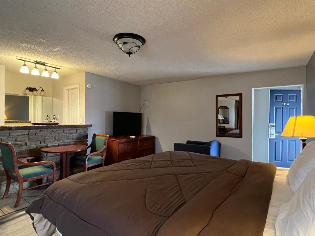 Ozark Inn & Suites エクステリア 写真