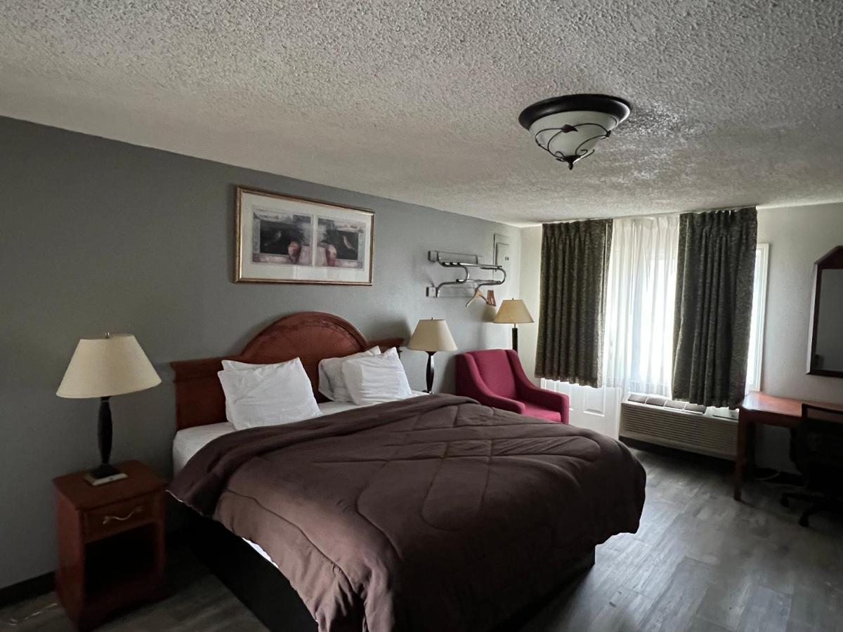 Ozark Inn & Suites エクステリア 写真