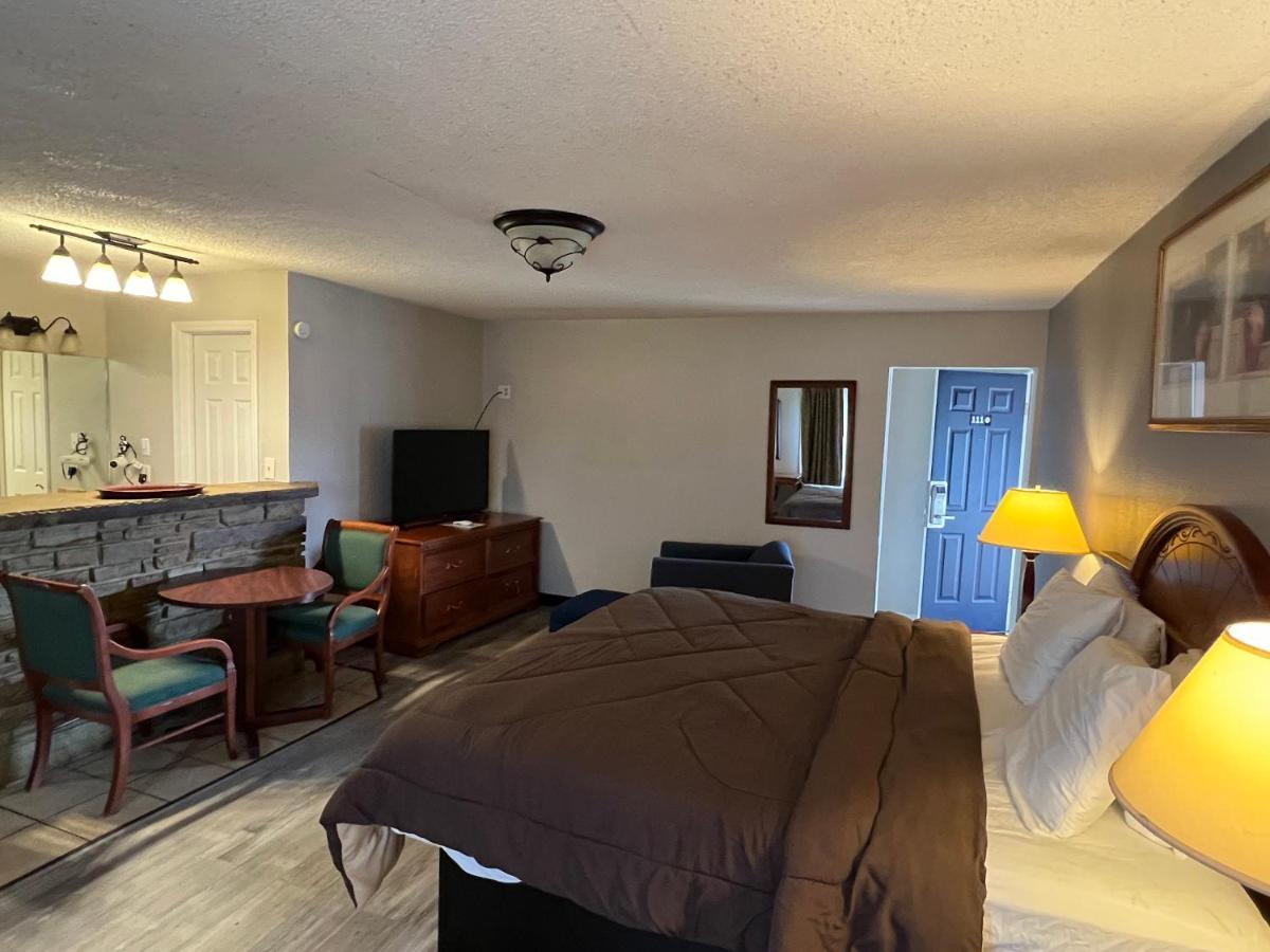 Ozark Inn & Suites エクステリア 写真