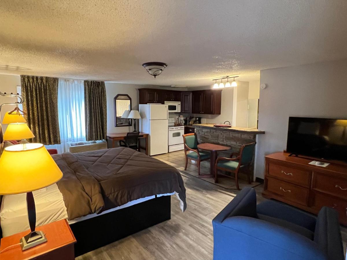 Ozark Inn & Suites エクステリア 写真