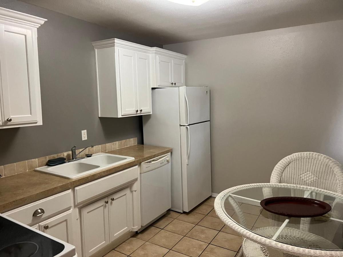 Ozark Inn & Suites エクステリア 写真