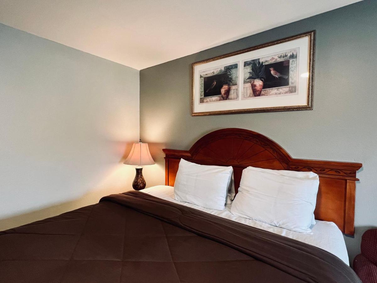 Ozark Inn & Suites エクステリア 写真