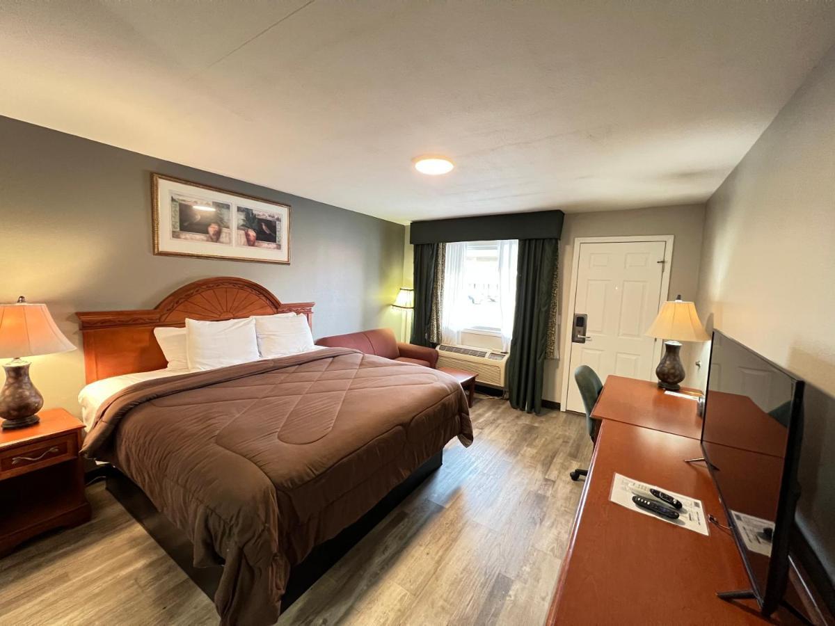 Ozark Inn & Suites エクステリア 写真