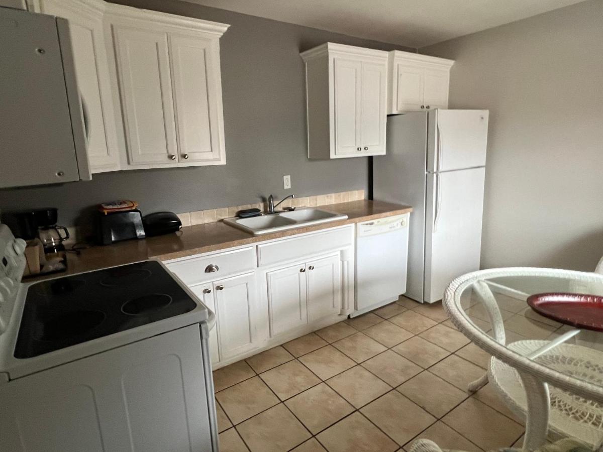 Ozark Inn & Suites エクステリア 写真