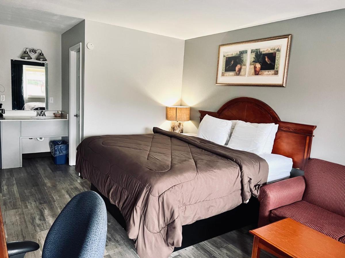 Ozark Inn & Suites エクステリア 写真