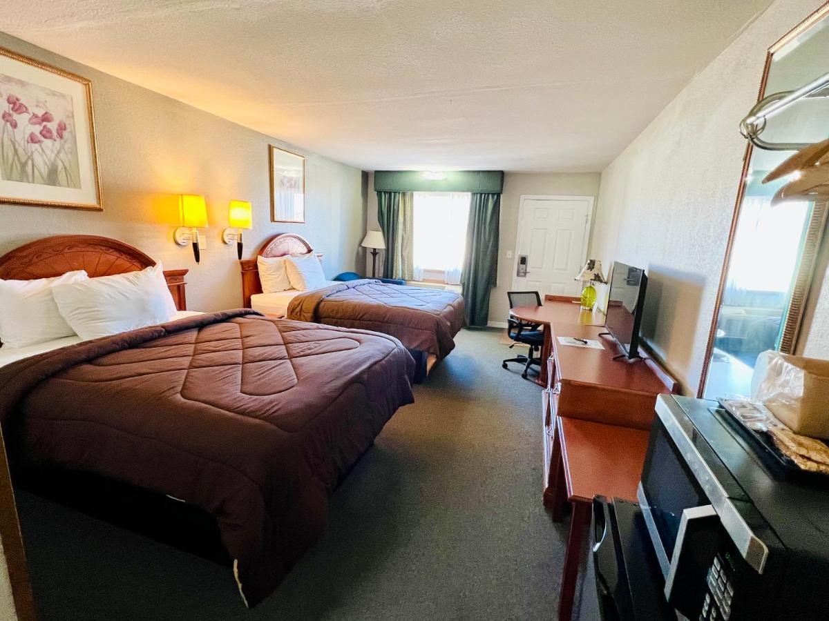 Ozark Inn & Suites エクステリア 写真
