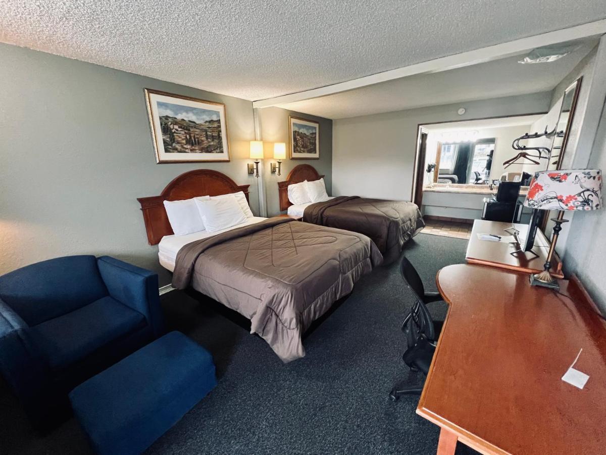 Ozark Inn & Suites エクステリア 写真