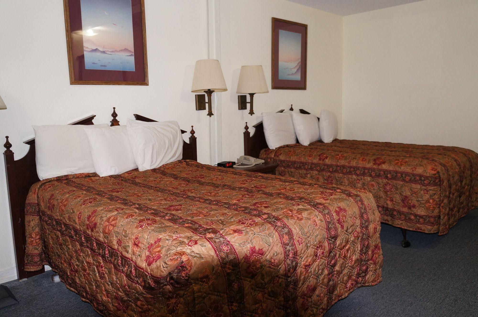 Ozark Inn & Suites エクステリア 写真