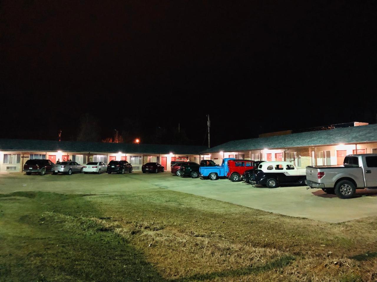 Ozark Inn & Suites エクステリア 写真
