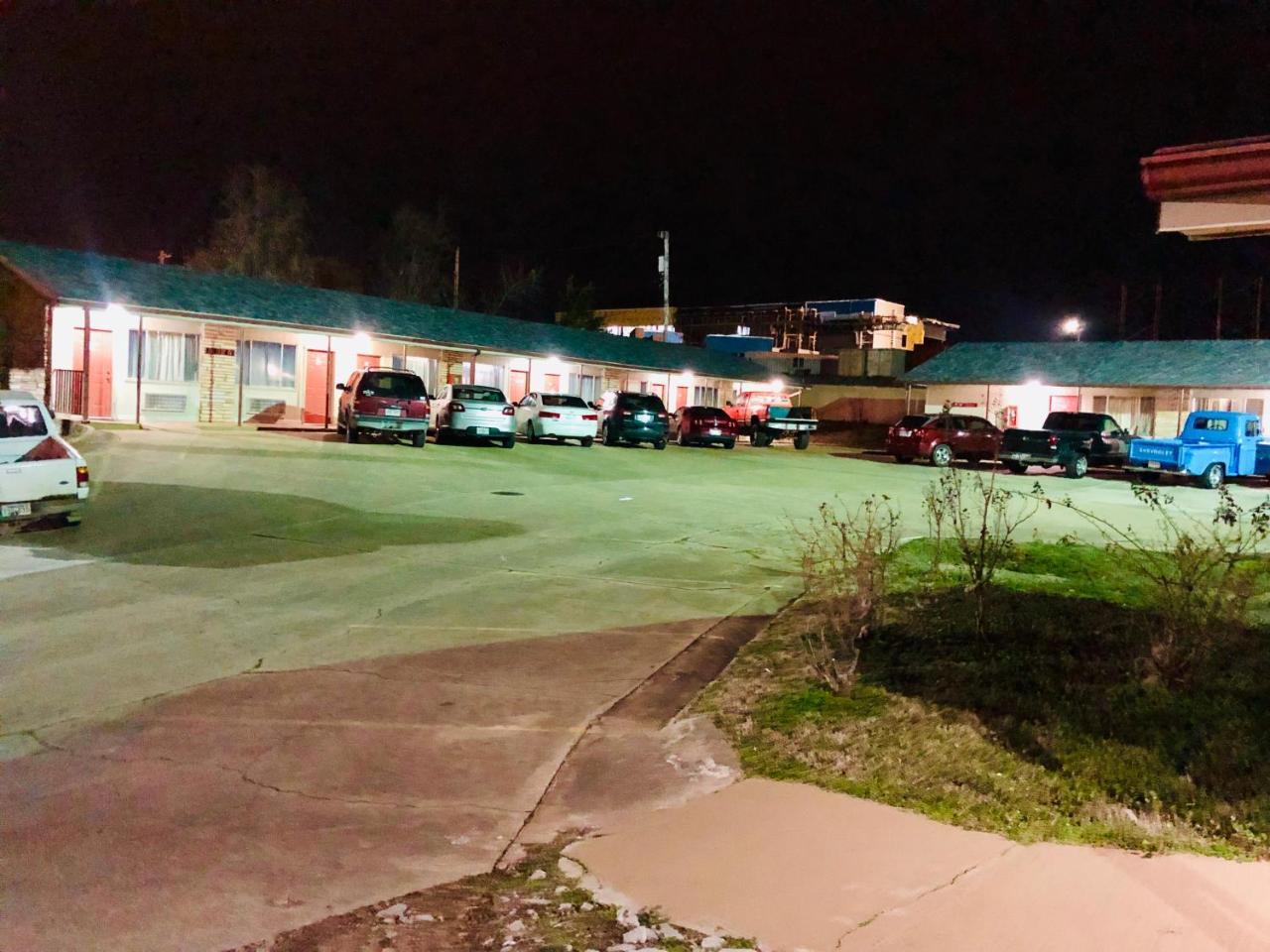 Ozark Inn & Suites エクステリア 写真
