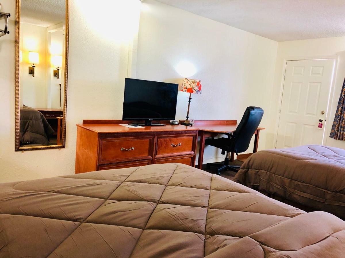 Ozark Inn & Suites エクステリア 写真
