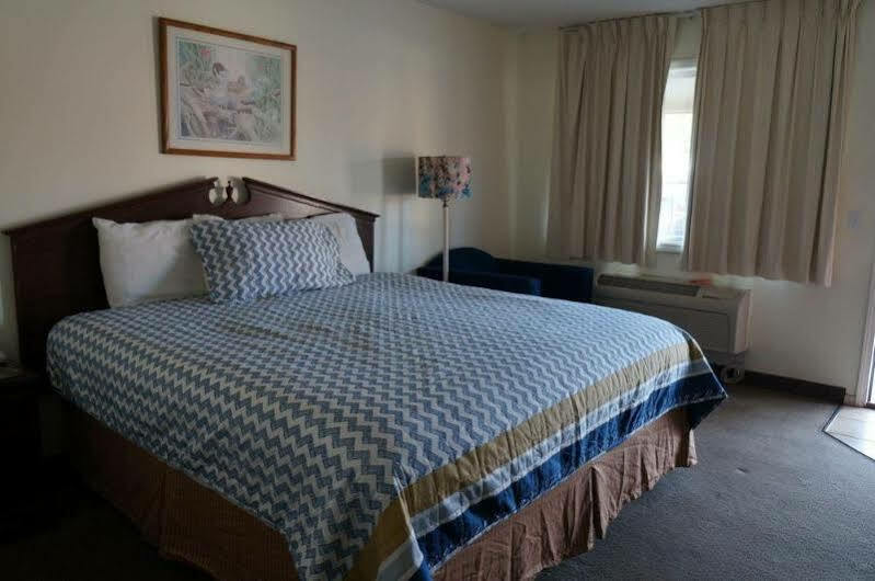 Ozark Inn & Suites エクステリア 写真