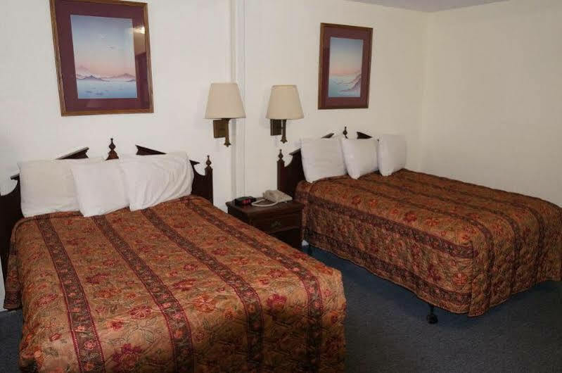 Ozark Inn & Suites エクステリア 写真