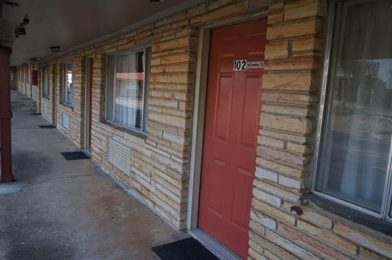 Ozark Inn & Suites エクステリア 写真