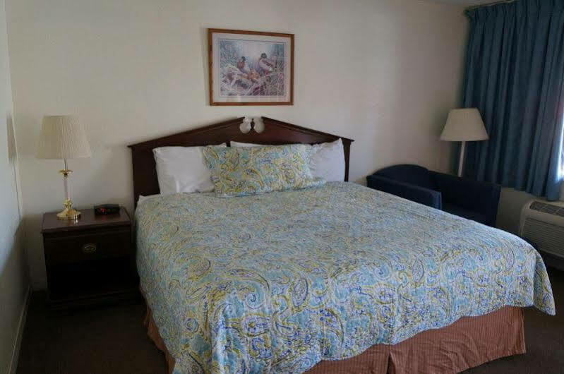 Ozark Inn & Suites エクステリア 写真