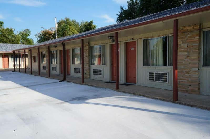 Ozark Inn & Suites エクステリア 写真