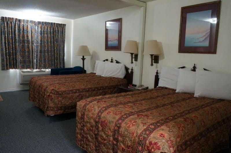 Ozark Inn & Suites エクステリア 写真
